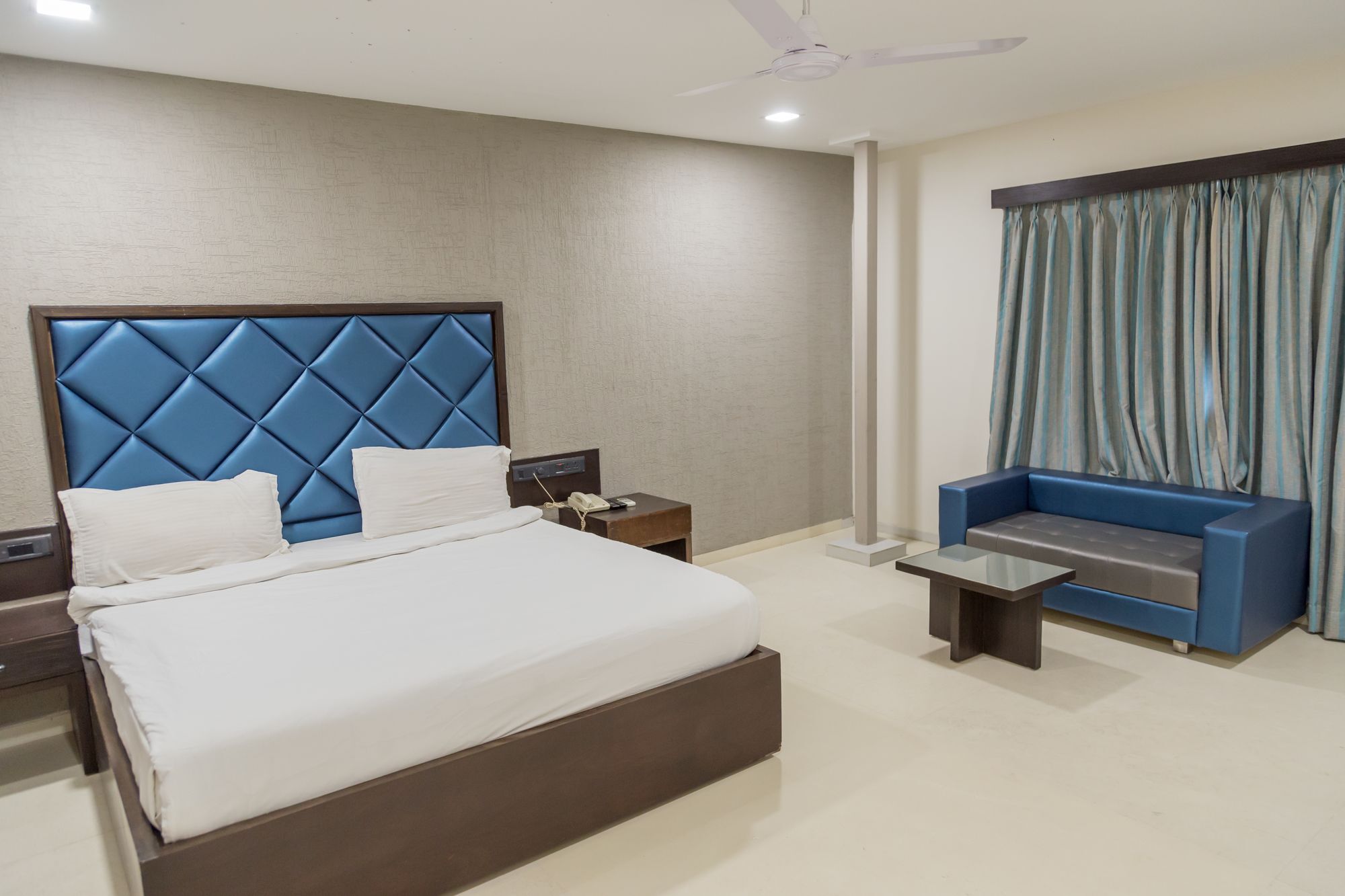 The Silver Leaf Hotel Ahmedabad Esterno foto